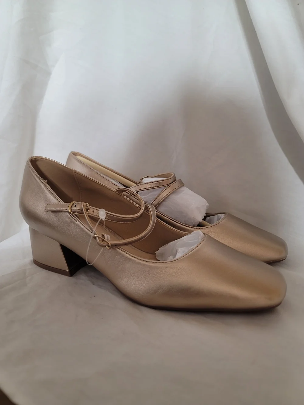Journee Collection Nally Gold Mary Jane Block Heels Size 8.5M NIB